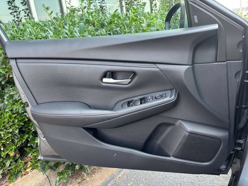 Used 2025 Nissan Sentra SV FWD image 15