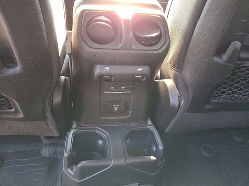 Used 2022 Jeep Wrangler Unlimited Rubicon w/ Cold Weather Group image 12