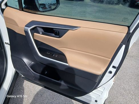 Used 2021 Toyota RAV4 LE FWD image 16