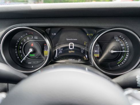 Used 2023 Jeep Wrangler Unlimited Sahara w/ Cold Weather Group AWD/4WD image 12