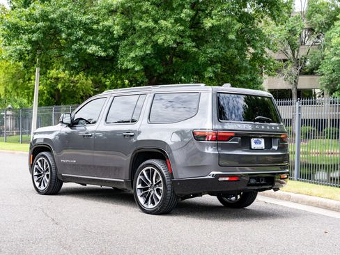 Used 2022 Jeep Wagoneer Series III w/ Premium Group I RWD image 8