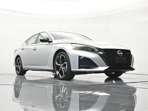 Certified 2024 Nissan Altima 2.5 SR FWD image 38