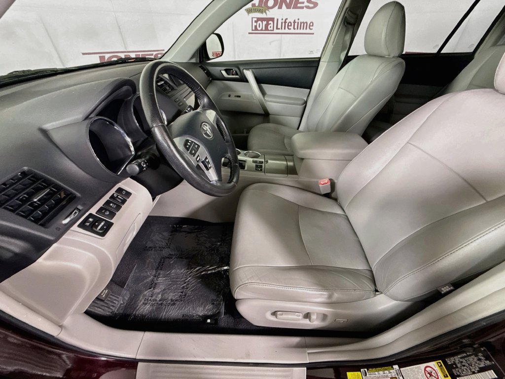 Used 2012 Toyota Highlander SE w/ Tow Pkg AWD/4WD image 24