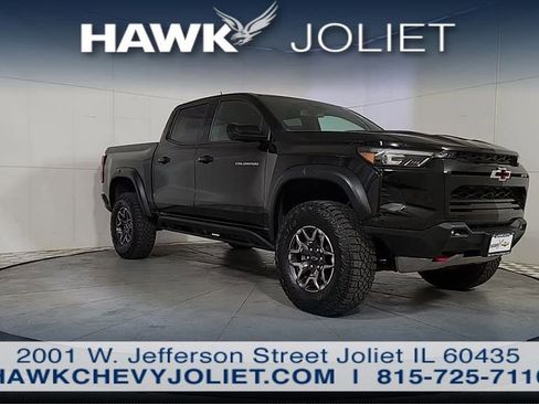 Used 2025 Chevrolet Colorado ZR2 w/ Technology Package AWD/4WD image 2