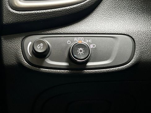 Used 2021 Chevrolet Trax LT image 33