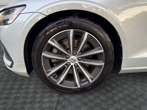 Used 2021 Volvo S60 T5 Momentum image 9