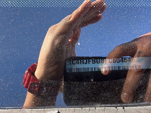 Used 2015 Jeep Grand Cherokee Limited w/ Trailer Tow Group IV image 31