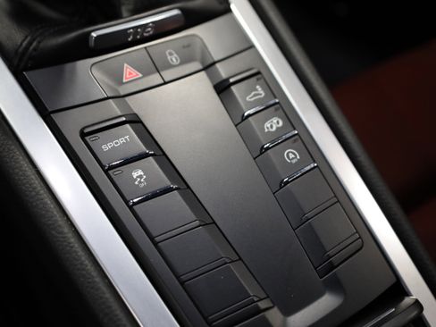 Used 2018 Porsche 718 Cayman S image 32