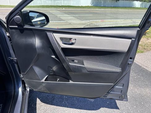 Used 2017 Toyota Corolla LE FWD image 11