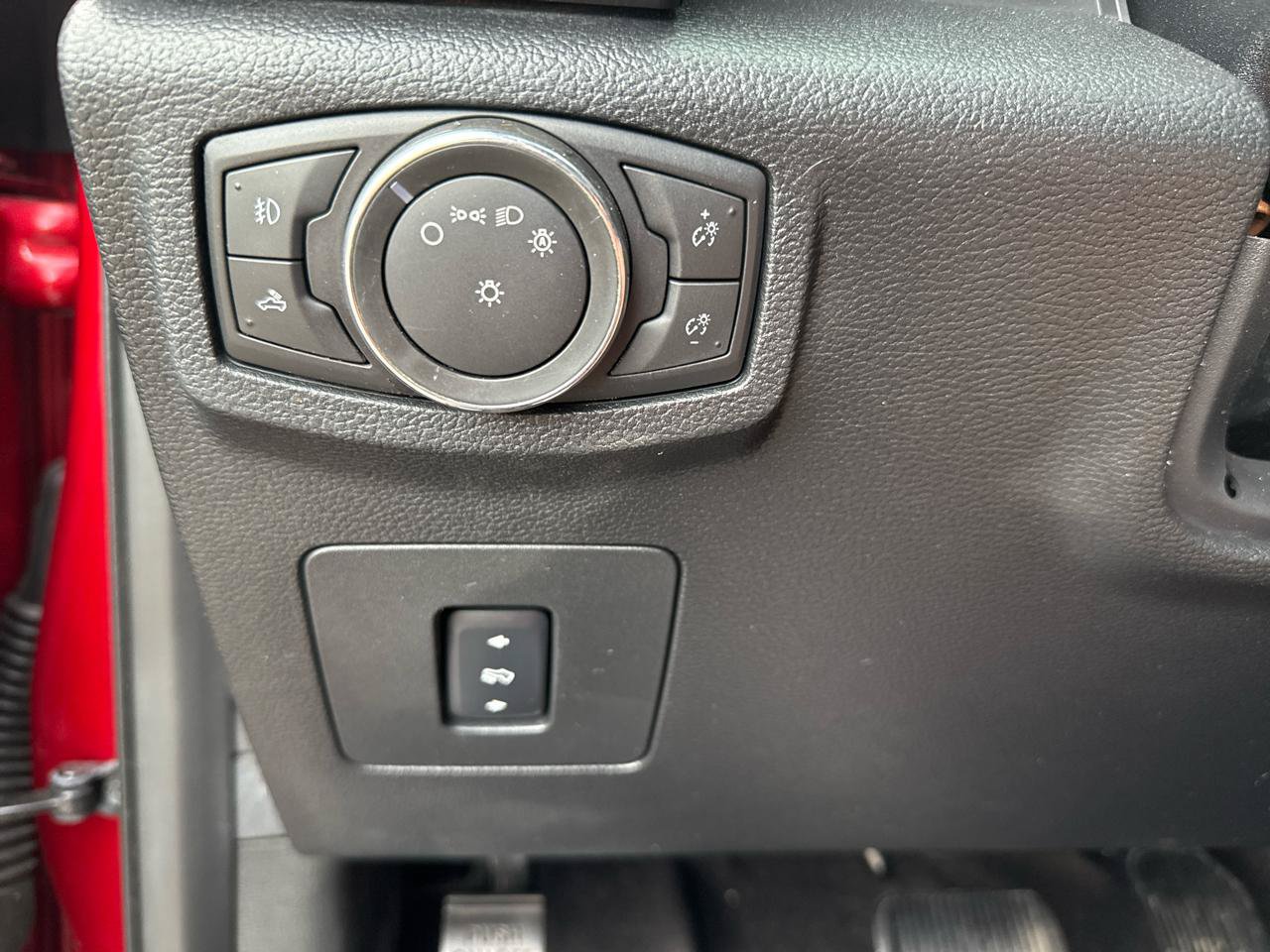 Used 2016 Ford F150 XLT w/ Equipment Group 302A Luxury AWD/4WD image 12