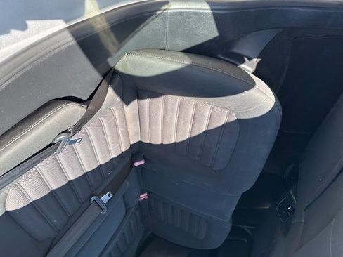 Used 2017 Ford Fusion SE w/ Fusion SE Technology Package image 19