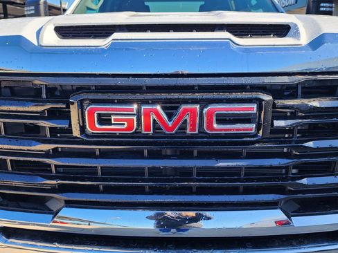 New 2026 GMC Sierra 2500 Pro AWD/4WD image 9