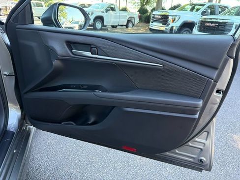 Used 2025 Toyota Camry SE w/ Convenience Package FWD image 14