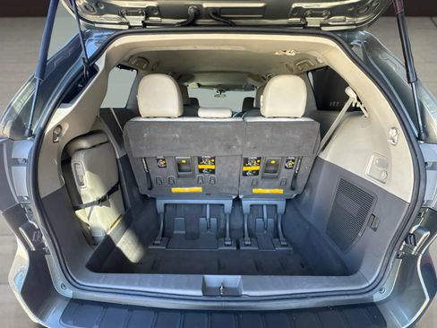 Used 2011 Toyota Sienna XLE w/ XLE Navigation Pkg FWD image 38