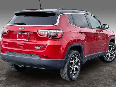 Used 2025 Jeep Compass Limited AWD/4WD image 2