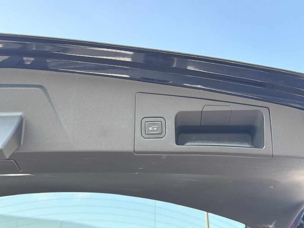 Used 2017 Cadillac XT5 Platinum AWD/4WD image 15