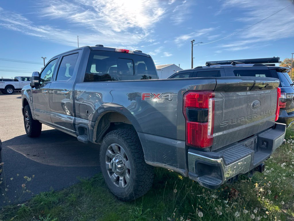 Used 2023 Ford F350 Lariat w/ Lariat Ultimate Package AWD/4WD image 6
