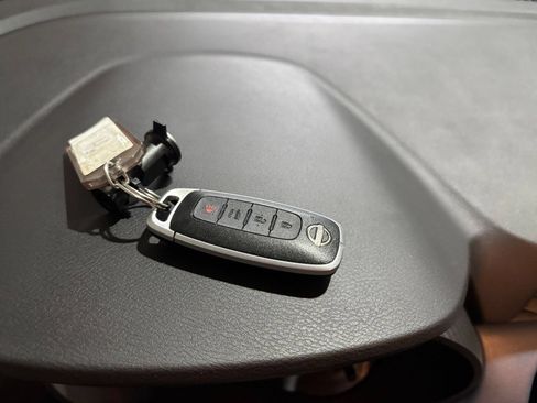 Used 2025 Nissan Versa SV FWD image 20