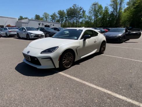 Used 2023 Toyota GR86 RWD image 5