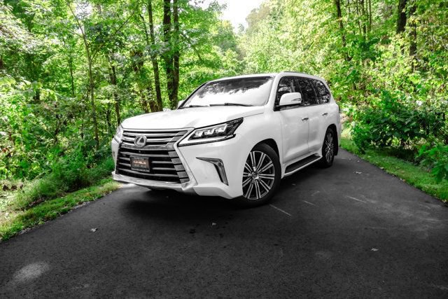 Used 2016 Lexus LX 570 4WD w/ Luxury Package image 2