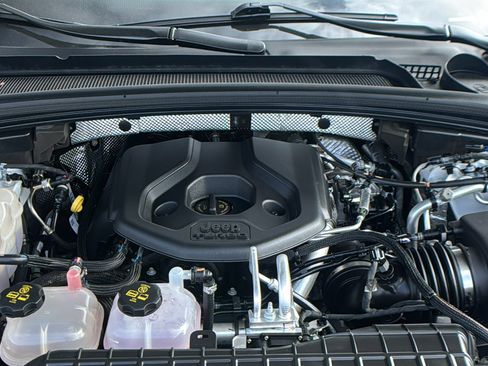 Used 2022 Jeep Grand Cherokee Overland w/ Advanced Protech Group III image 12