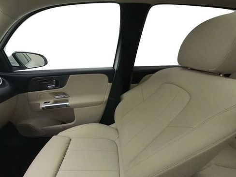 Used 2023 Mercedes-Benz GLB 250 4MATIC w/ Premium Package image 28
