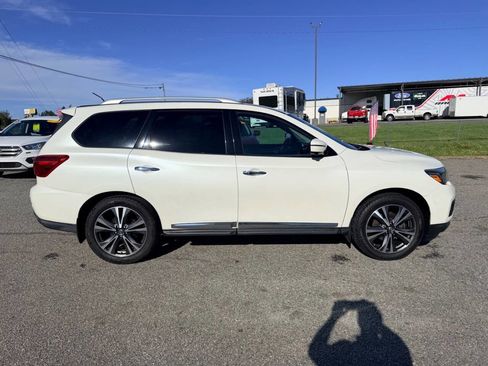 Used 2017 Nissan Pathfinder Platinum w/ Family Entertainment Package image 5