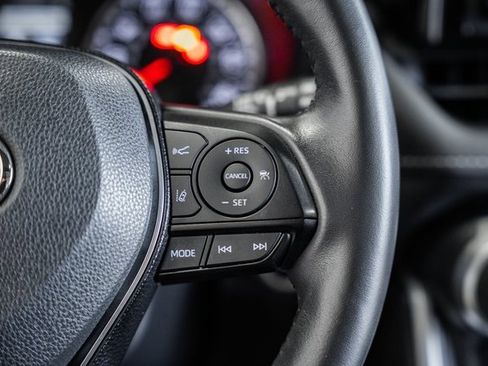 Used 2020 Toyota RAV4 XLE Premium image 28