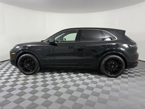 New 2025 Porsche Cayenne Turbo image 2