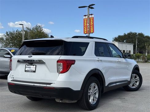 Used 2021 Ford Explorer XLT image 3