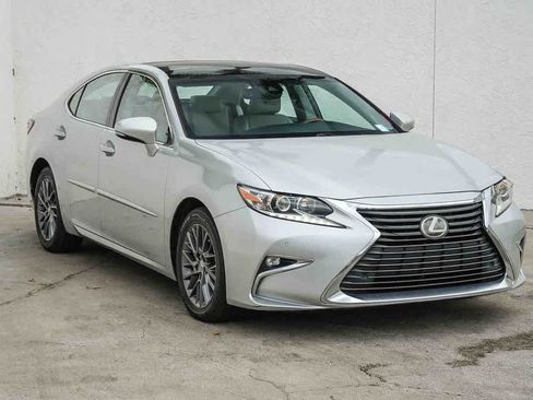 Used 2018 Lexus ES 350 w/ Navigation System Package FWD image 3