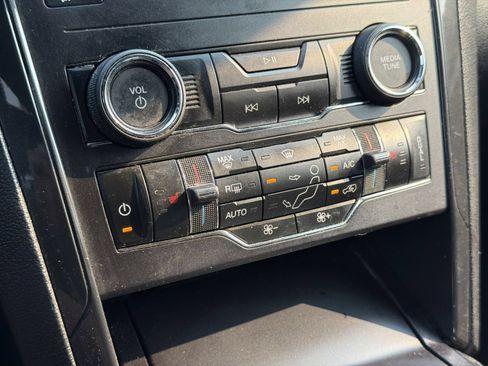 Used 2019 Ford Explorer XLT w/ Equipment Group 202A FWD image 24