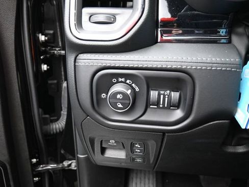 Used 2025 RAM 1500 Limited image 20
