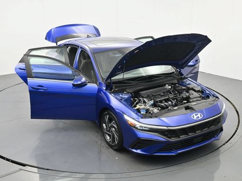 Used 2025 Hyundai Elantra SEL FWD image 37