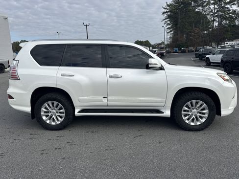Used 2014 Lexus GX 460 image 2
