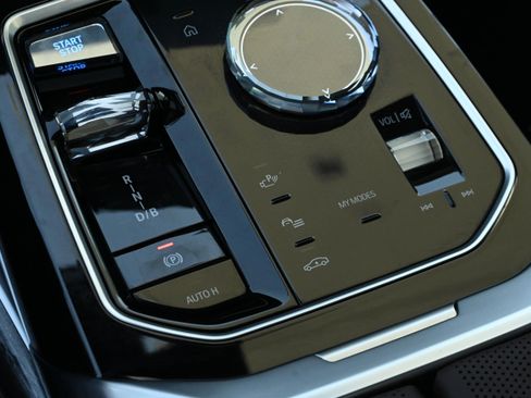 Certified 2024 BMW i7 eDrive50 image 20