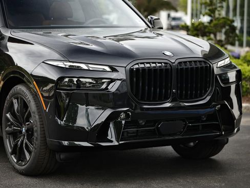 New 2027 BMW X7 xDrive40i w/ M Sport Package AWD/4WD image 2