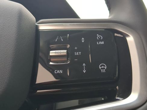 Used 2025 Land Rover Discovery Sport S image 27