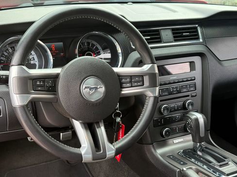 Used 2013 Ford Mustang GT Premium RWD image 37