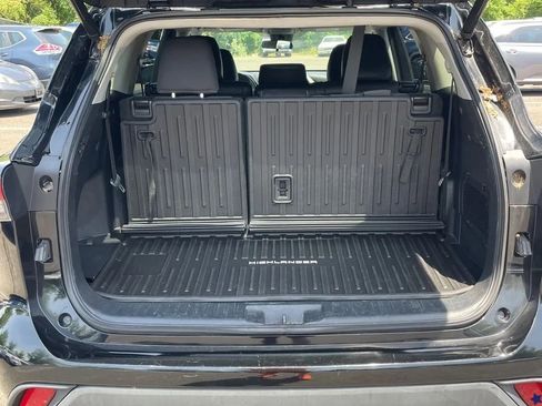 Used 2021 Toyota Highlander LE AWD/4WD image 14