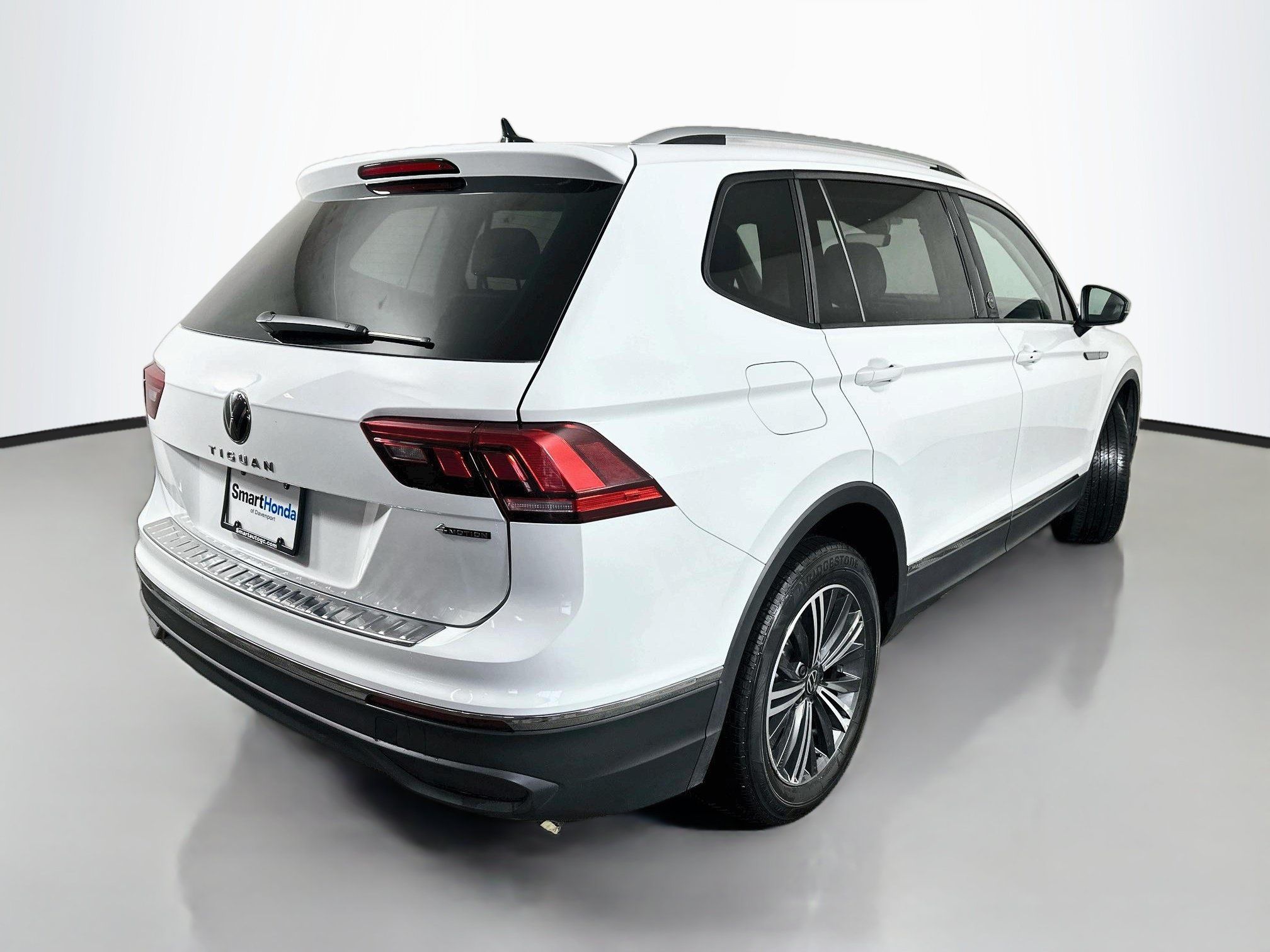 Used 2024 Volkswagen Tiguan Wolfsburg Edition AWD/4WD image 7