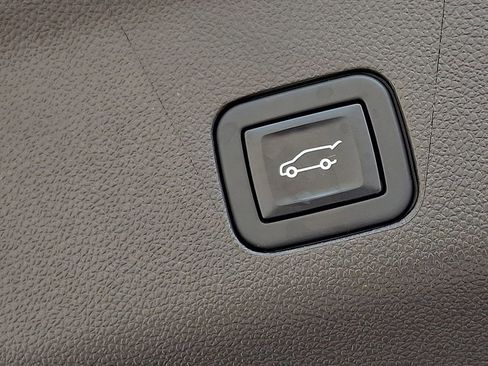 Used 2022 GMC Yukon Denali w/ Denali Premium Package AWD/4WD image 32