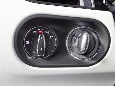 Certified 2025 Porsche Macan image 21