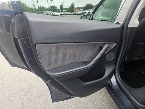 Used 2021 Tesla Model Y Long Range AWD/4WD image 19
