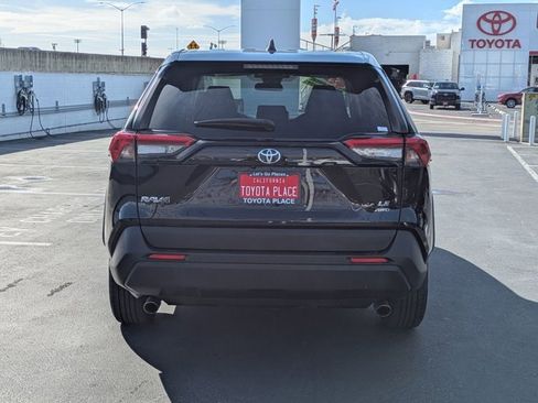 Used 2024 Toyota RAV4 LE image 9