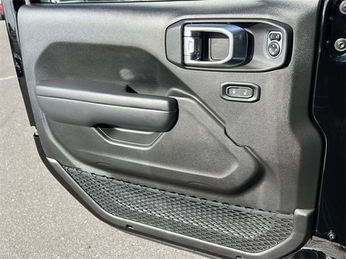 Used 2025 Jeep Gladiator Sport image 23