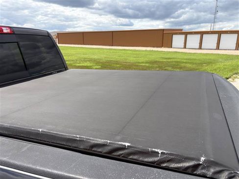 Used 2018 RAM 1500 Classic SLT AWD/4WD image 5