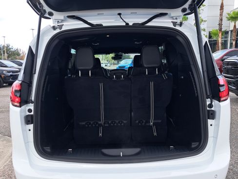 New 2026 Chrysler Pacifica Select w/ S Appearance Package image 5