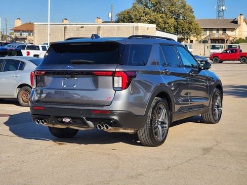 Used 2025 Ford Explorer ST image 14