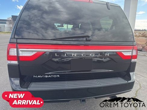 Used 2015 Lincoln Navigator image 5